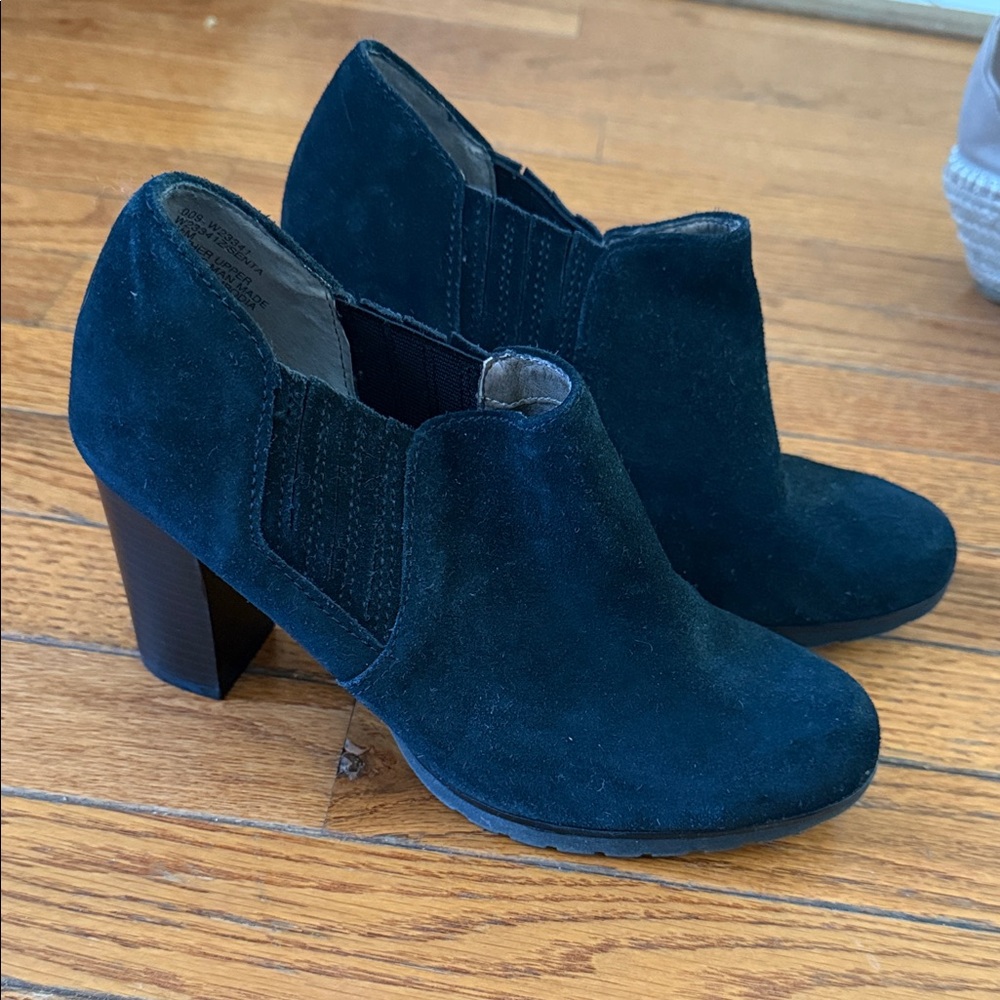 White Mountain Black Suede Ankle Booties